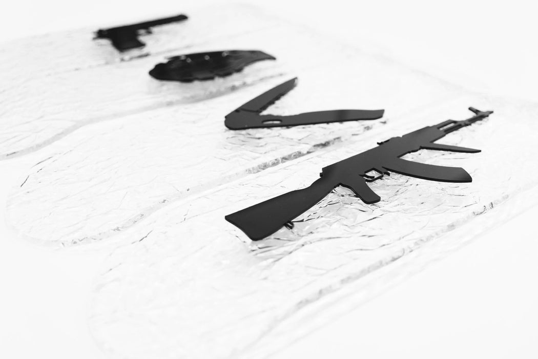 LOVE GUNS Skateboard