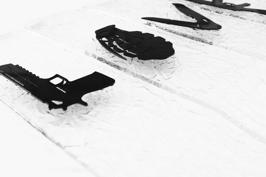 LOVE GUNS Skateboard